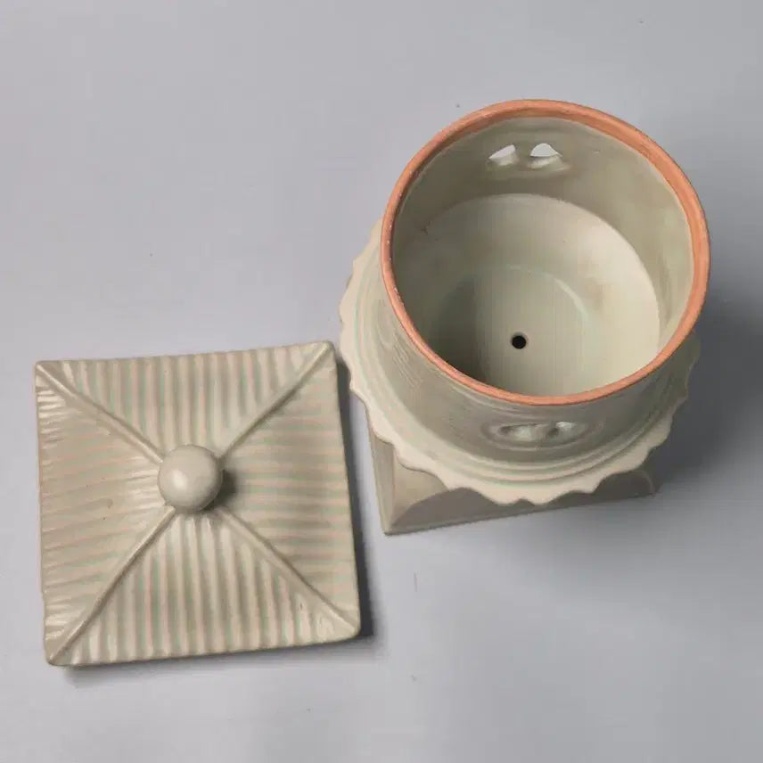 [BUNJANG] Song Dynasty Celadon Engraved Eight Trigrams Incense Burner Antique / 송 여요 천청유 고정식 음각 팔괘문 향로