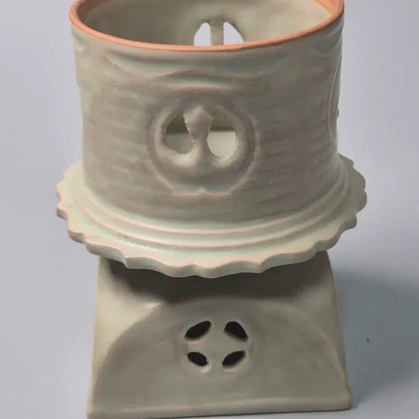 [BUNJANG] Song Dynasty Celadon Engraved Eight Trigrams Incense Burner Antique / 송 여요 천청유 고정식 음각 팔괘문 향로