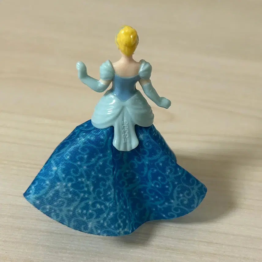 [BUNJANG] Kinder Joy Disney Cinderella Figure / 킨더조이 디즈니 신데렐라 피규어
