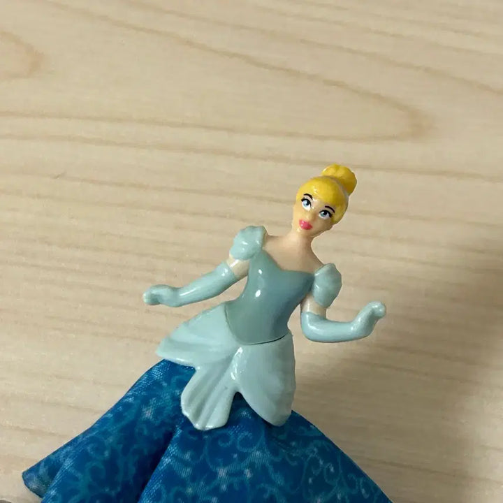 [BUNJANG] Kinder Joy Disney Cinderella Figure / 킨더조이 디즈니 신데렐라 피규어