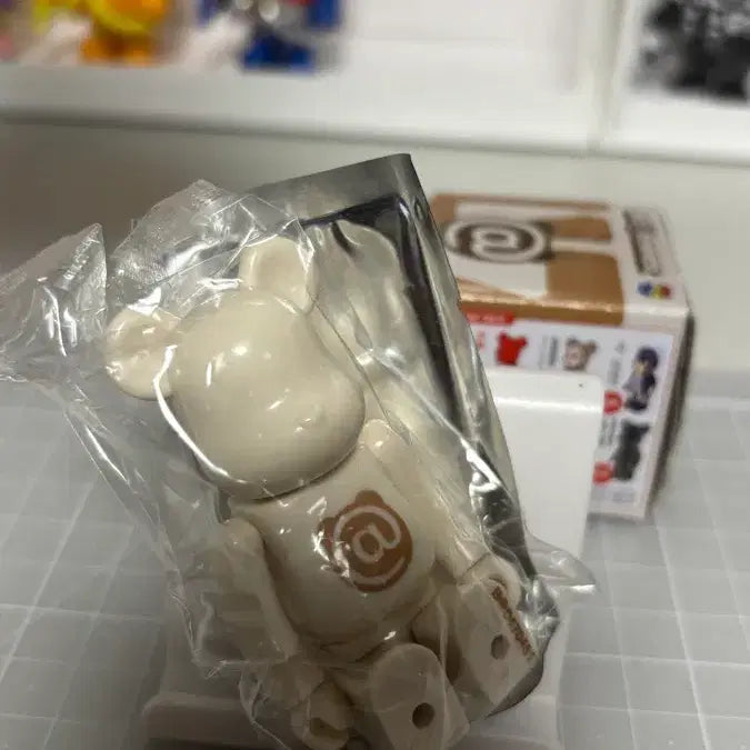 [BUNJANG] Bearbrick 100% Series 47 "Gollbang-i" / 베어브릭 100% - 47탄 골뱅이