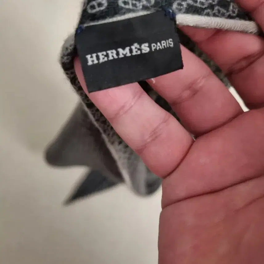 [BUNJANG] Hermes Scarf Gray Chain Pattern / 에르메스 스카프 회색 체인 패턴