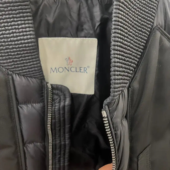 [BUNJANG] Moncler Down Vest / 몽클레어 다운 베스트