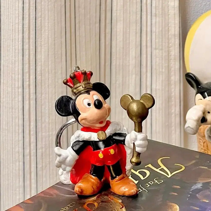 [BUNJANG] Disney Mickey Mouse King Figure Keychain / 디즈니 미키마우스 킹 키링 미키 왕 피규어 빈티지 소품 열쇠고리 왕관