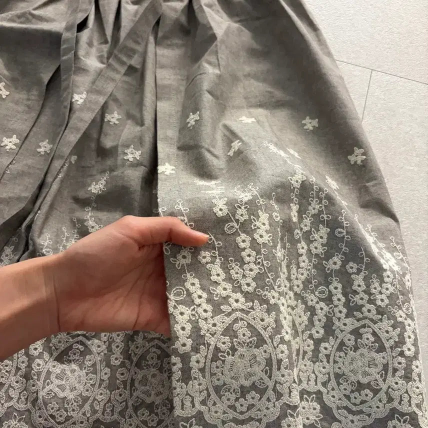 [BUNJANG] Handmade Gray Lace Apron / 핸드메이드 자수 레이스 에이프런 그레이 앞치마