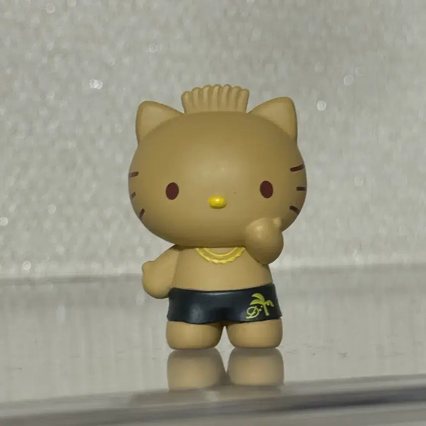 [BUNJANG] Hello Kitty Tanning Daniel Figure / 헬로키티 태닝 디어다니엘 바캉스 피규어 새상품