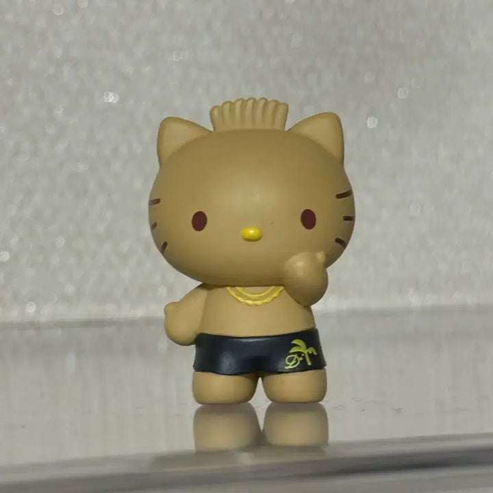[BUNJANG] Hello Kitty Tanning Daniel Figure / 헬로키티 태닝 디어다니엘 바캉스 피규어 새상품