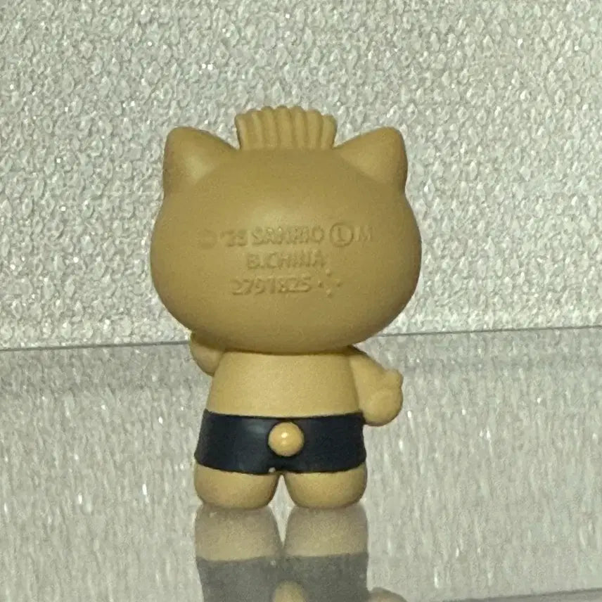 [BUNJANG] Hello Kitty Tanning Daniel Figure / 헬로키티 태닝 디어다니엘 바캉스 피규어 새상품