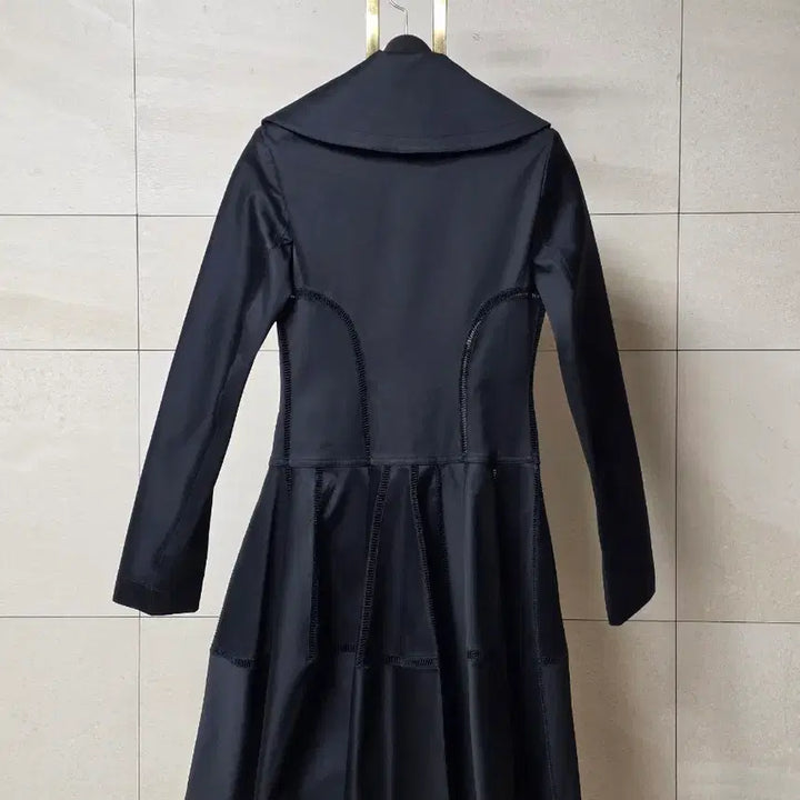 [BUNJANG] ALAIA Signature Openwork Flare Coat Dress / 알라이아(ALAIA) 시그니처 오픈워크 플레어 코트 드레스