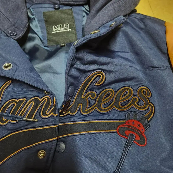 [BUNJANG] MLB New York Yankees Hooded Padded Baseball Jacket (Size 100) / MLB 뉴욕 양키스 후드 패딩 야구점퍼 100