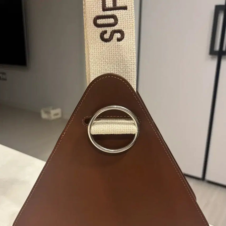 [BUNJANG] Soft Seoul Triangle Bag / 소프트서울 트라이앵글백