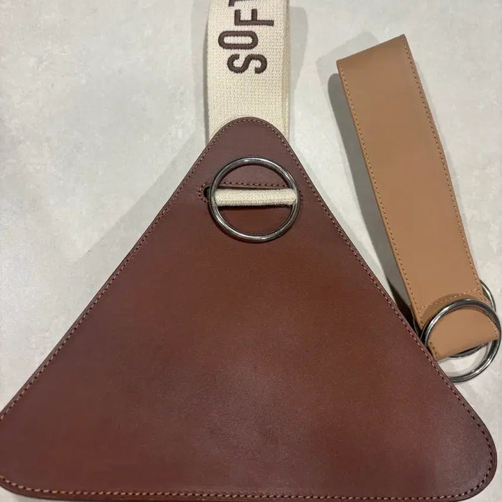 [BUNJANG] Soft Seoul Triangle Bag / 소프트서울 트라이앵글백