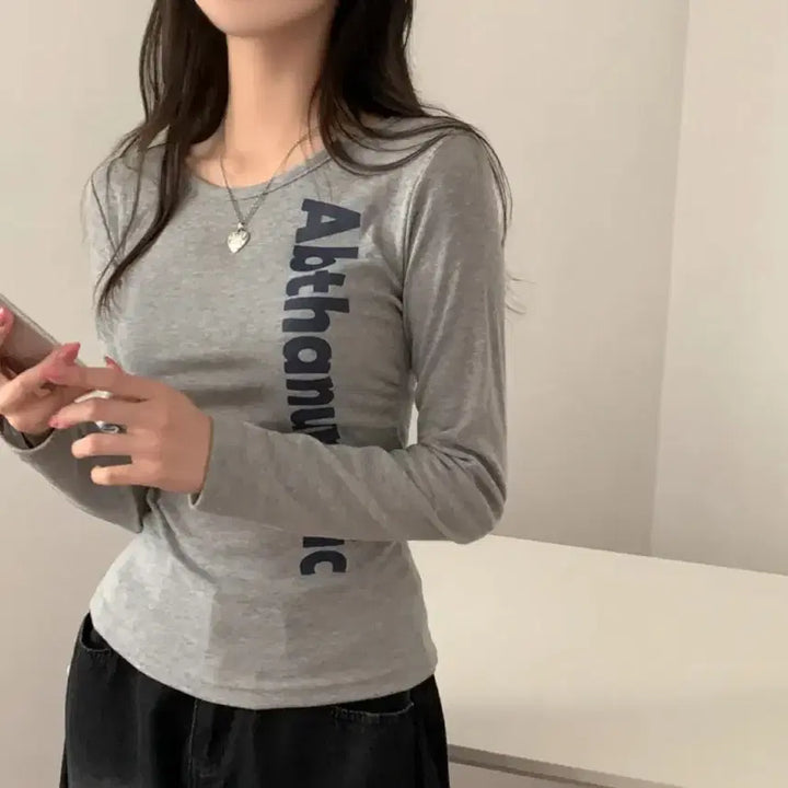 [BUNJANG] Avely Side Shirring Lettering Long Sleeve T-shirt / (새상품/원가판매) 에이블리 옆셔링 레터링 긴팔 티셔츠