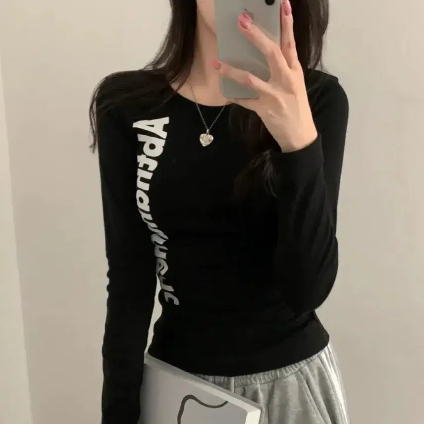 [BUNJANG] Avely Side Shirring Lettering Long Sleeve T-shirt / (새상품/원가판매) 에이블리 옆셔링 레터링 긴팔 티셔츠