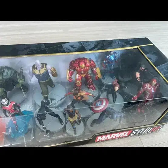 [BUNJANG] Marvel Studios 10th Anniversary Mega Figure Set (Limited Edition) / 마블스튜디오 10주년 기념 메가 피규어세트(한정판) 미개봉 팝니다!