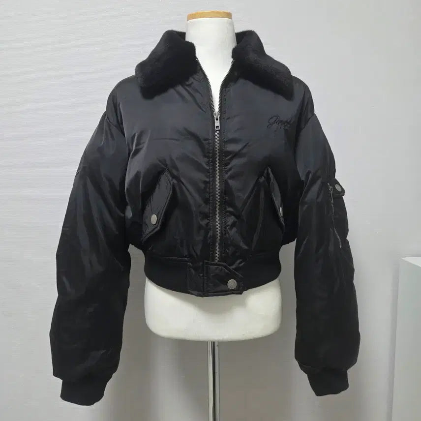 [BUNJANG] Guess Black Crop Padded Jumper with Fur Collar / 게스 블랙 크롭 퍼 카라 패딩점퍼