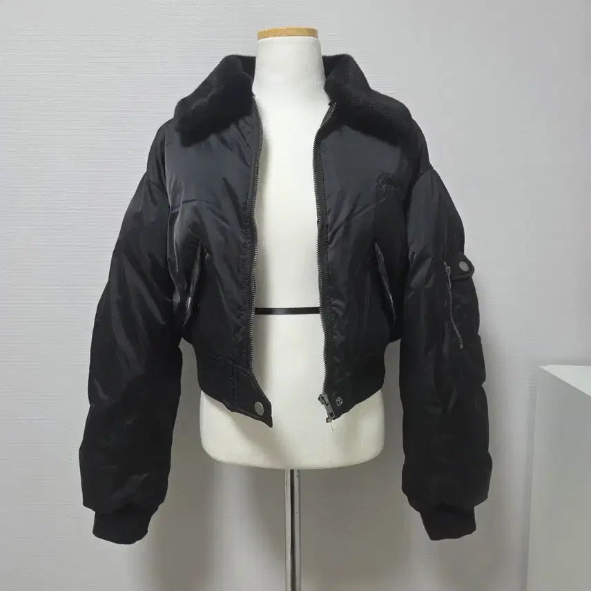 [BUNJANG] Guess Black Crop Padded Jumper with Fur Collar / 게스 블랙 크롭 퍼 카라 패딩점퍼