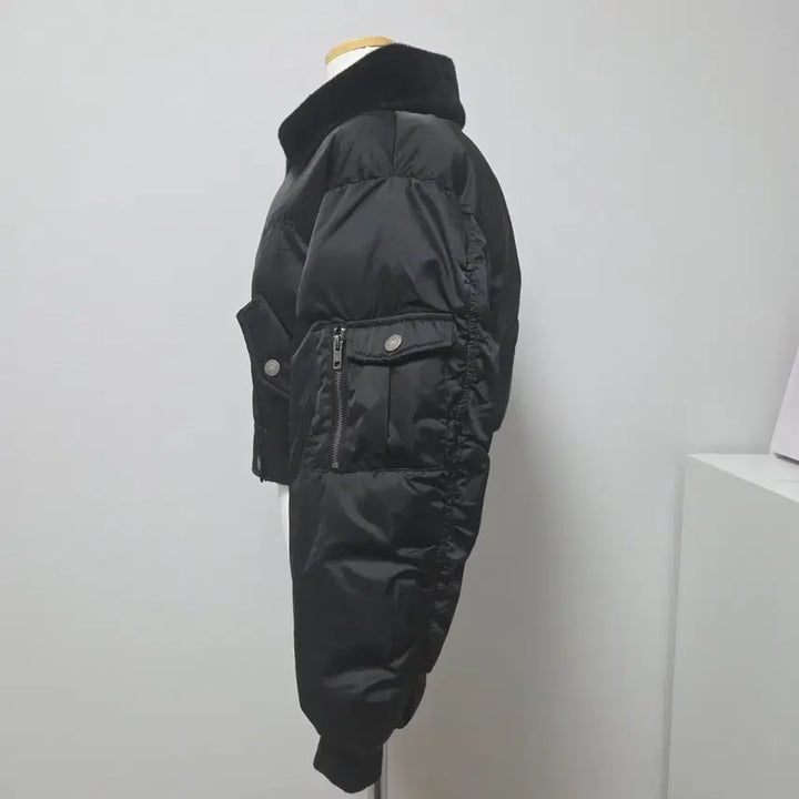 [BUNJANG] Guess Black Crop Padded Jumper with Fur Collar / 게스 블랙 크롭 퍼 카라 패딩점퍼