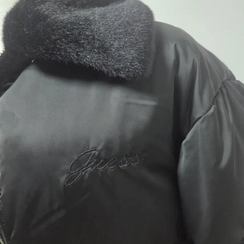 [BUNJANG] Guess Black Crop Padded Jumper with Fur Collar / 게스 블랙 크롭 퍼 카라 패딩점퍼