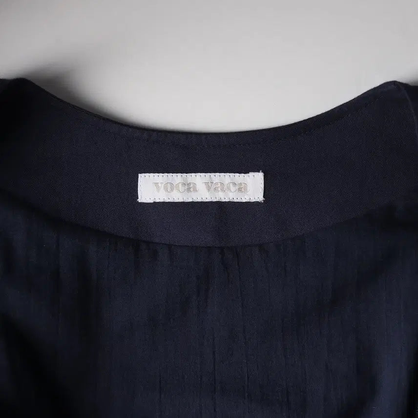[BUNJANG] BOCAVACA 23SS Rosha Ruffle Blouse Navy / 보카바카 23SS 로샤 러플 블라우스 네이비
