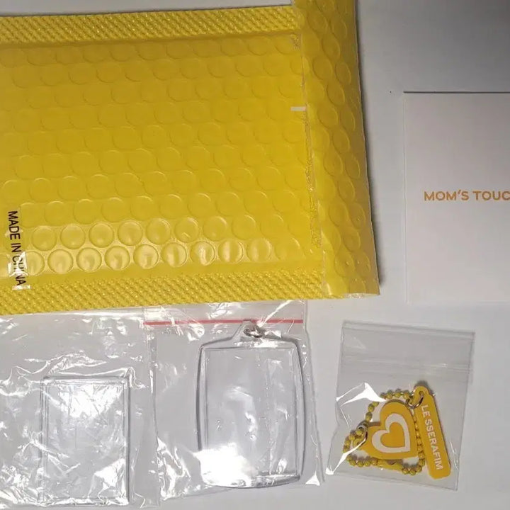 [BUNJANG] LE SSERAFIM Mom's Touch Keyring 증명사진 Set / 르세라핌 맘스터치 키링 증명사진 세트
