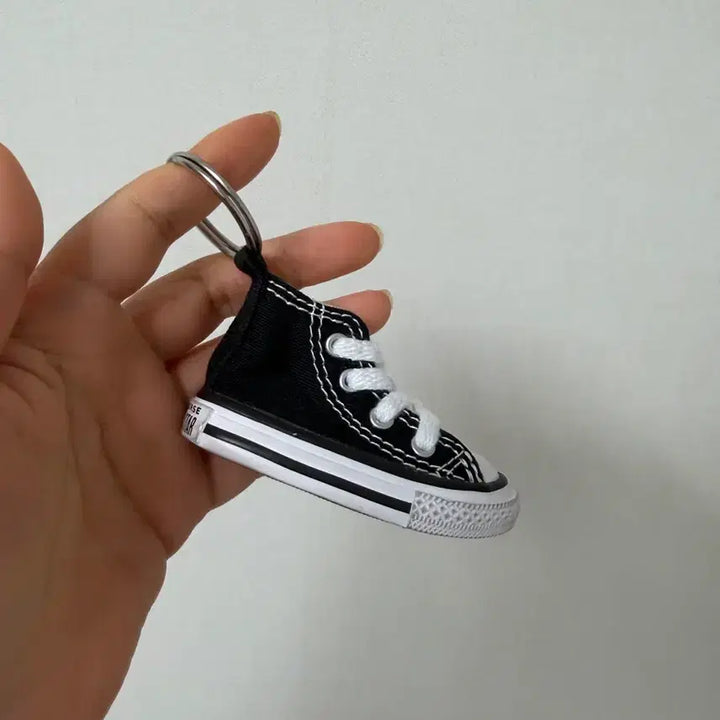 [BUNJANG] Converse High Top Sneaker Keyring / 컨버스 블랙 하이 운동화 키링