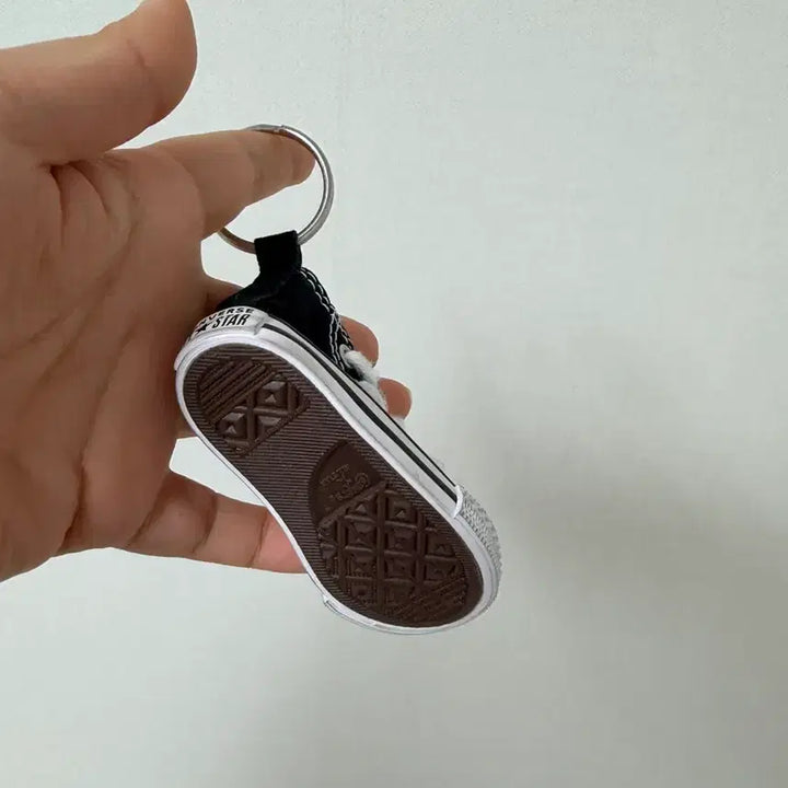 [BUNJANG] Converse High Top Sneaker Keyring / 컨버스 블랙 하이 운동화 키링