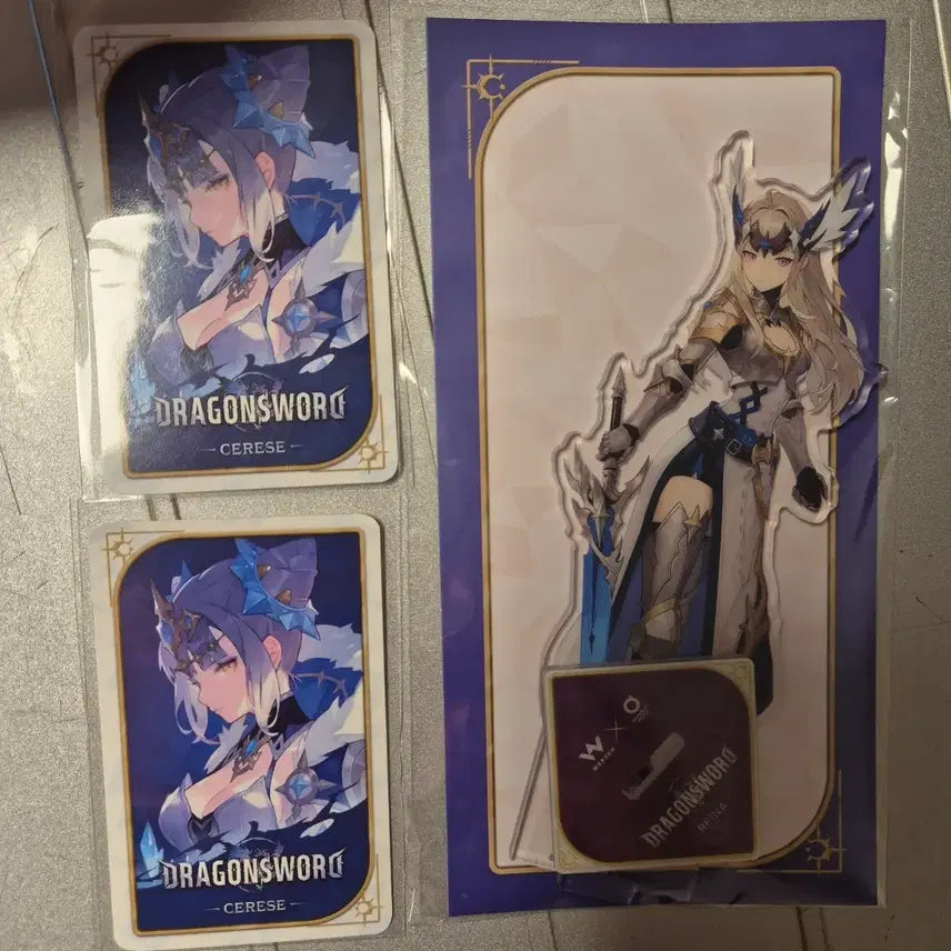 [BUNJANG] Dragon Sword Acrylic Stand & 2 Photocards Bundle Set / 드래곤소드 반올림 아크릴 스탠드 & 카드 2장 일괄