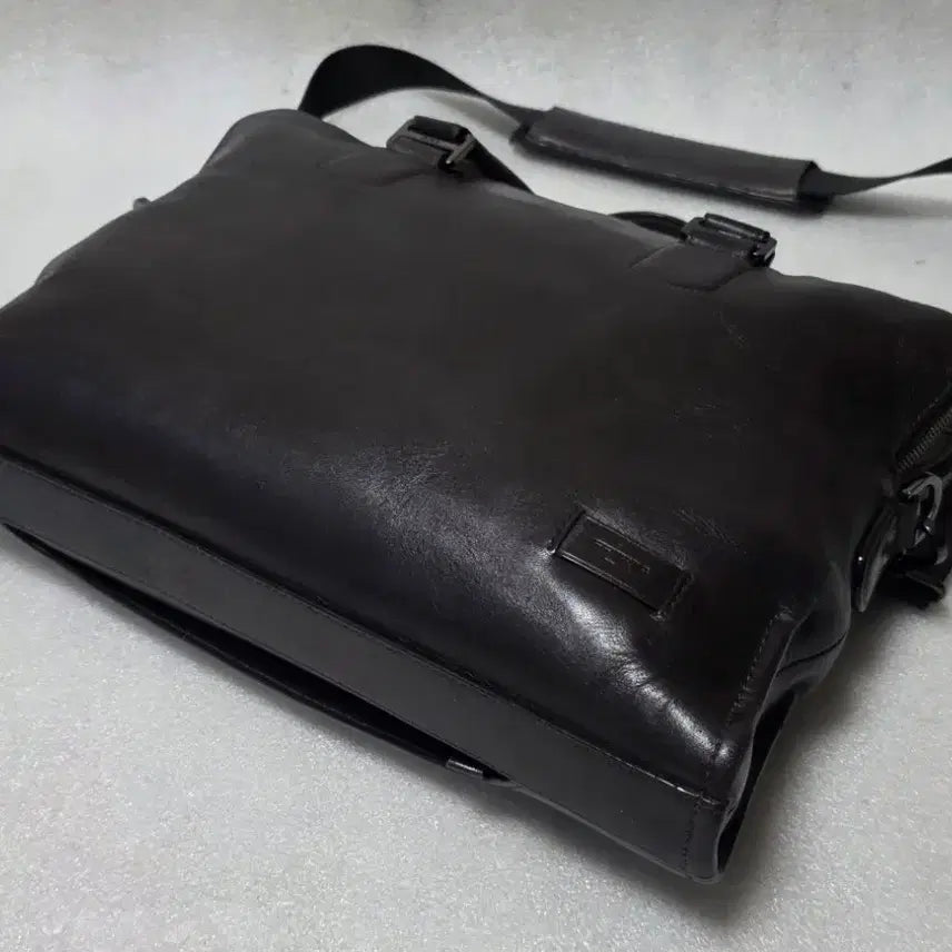 [BUNJANG] TUMI Harrison Seneca Slim Brief Leather Briefcase / 투미 TUMI 해리슨 세네카 슬림 브리프 63000B 가죽서류가방