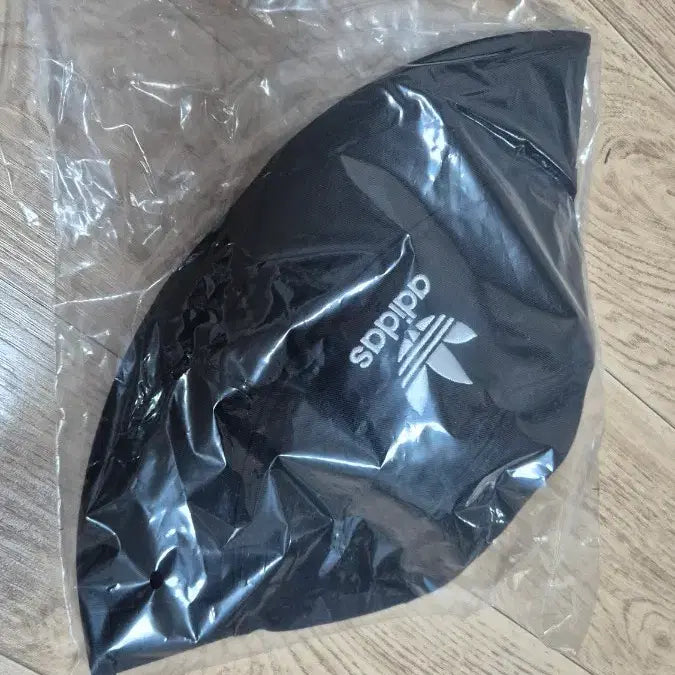 [BUNJANG] Adidas Adicolor Bucket Hat Black / (택달린 새상품) 아디다스 아디컬러 여성용 버킷햇 블랙