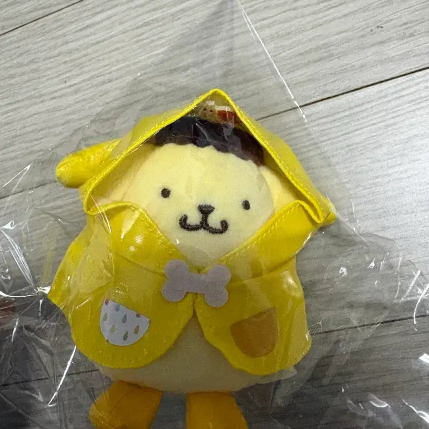[BUNJANG] Sanrio Pompompurin Raincoat Mascot / 폼폼푸린 우비 마스코트