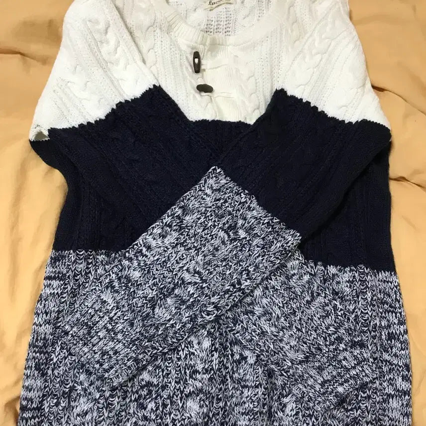 [BUNJANG] Navy Tricolor Tteokbokki Button Knit Top / 네이비 떡볶이 니트