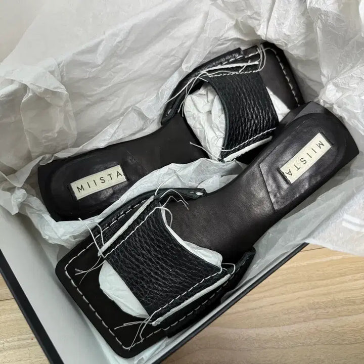 [BUNJANG] MIISTA Black Square Toe Mules / MIISTA 미스타 블랙 스퀘어토 뮬