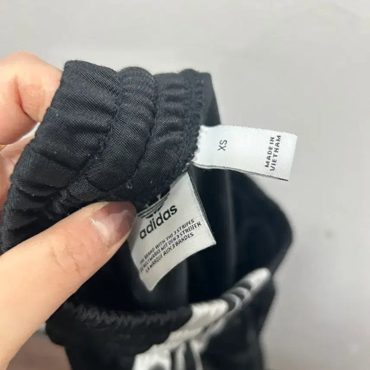 [BUNJANG] Adidas Black Three Stripes Track Pants XS / 아디다스 블랙 삼선 트랙 바지 XS