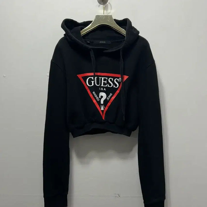 [BUNJANG] Guess Black Triangle Logo Crop Hoodie M / 게스 블랙 삼각 로고 크롭 후드티 M