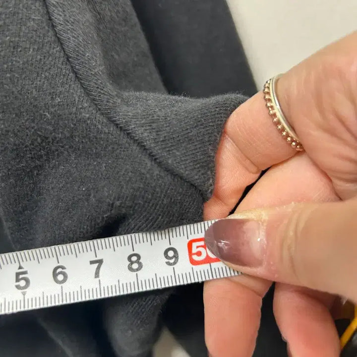 [BUNJANG] Guess Black Triangle Logo Crop Hoodie M / 게스 블랙 삼각 로고 크롭 후드티 M