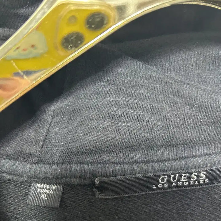 [BUNJANG] Guess Black Triangle Logo Crop Hoodie M / 게스 블랙 삼각 로고 크롭 후드티 M