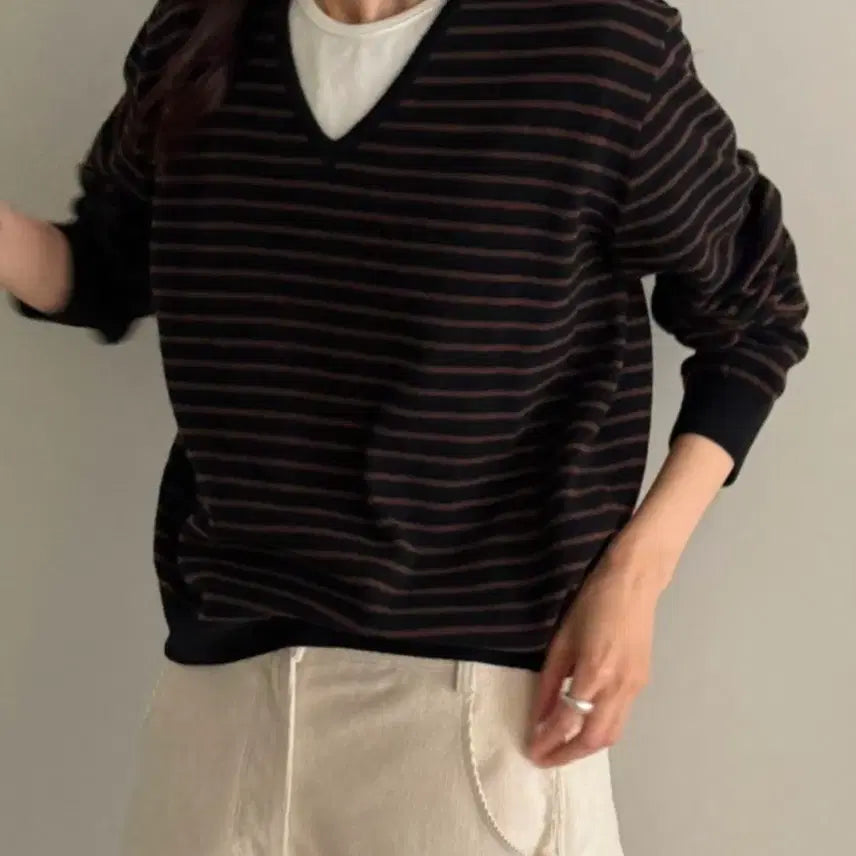 [BUNJANG] V-Neck Striped Knit Sweater / 브이 단가라 스트라이프