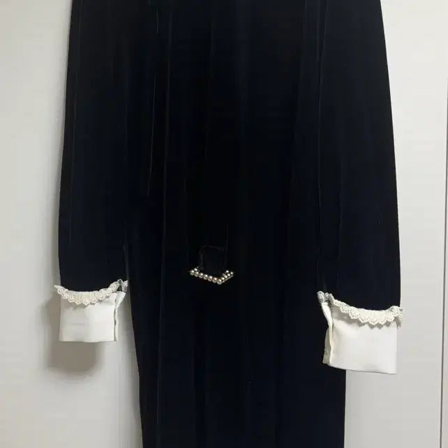 [BUNJANG] Attrangs Velvet Black Mini Dress / 아뜨랑스 벨벳 블랙 원피스