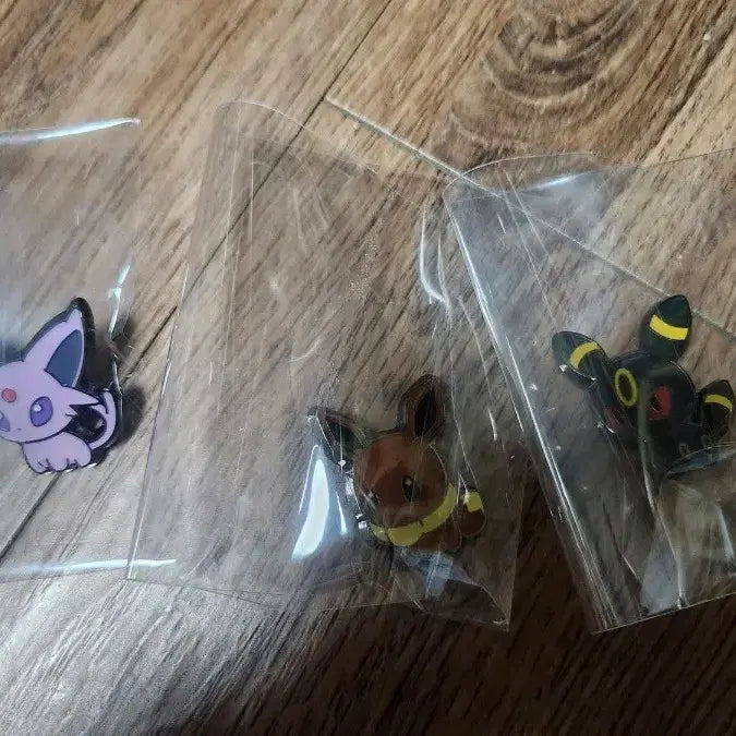 [BUNJANG] Eevee Umbreon Pin Badge Limited Edition / 이브이 에브이 블래키 뱃지 돌즈 한정판