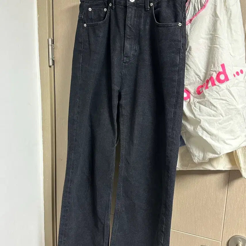 [BUNJANG] Notia Black Straight Denim Jeans / 노티아 블랙 스트레이트 데님진