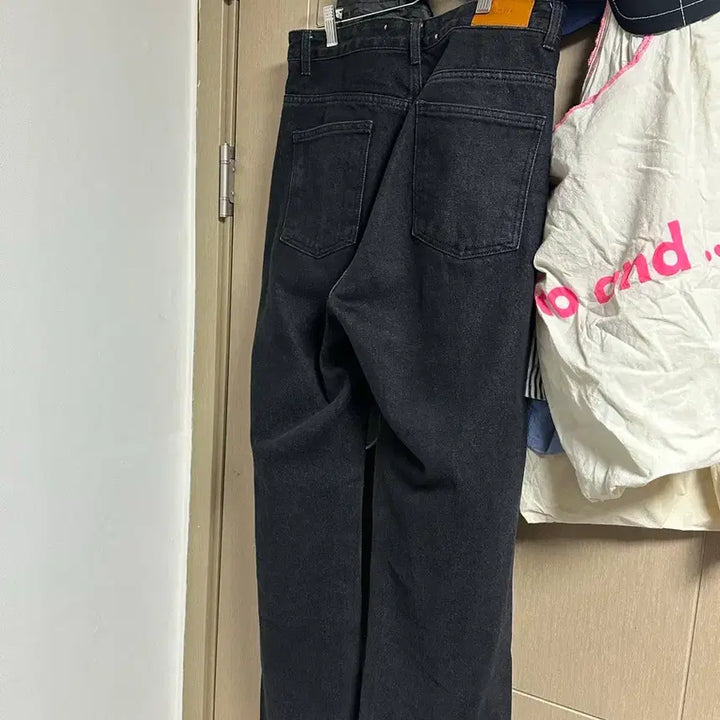[BUNJANG] Notia Black Straight Denim Jeans / 노티아 블랙 스트레이트 데님진