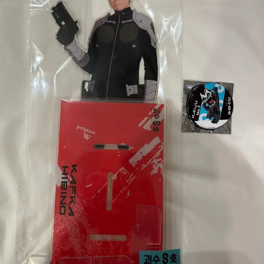 [BUNJANG] Kaiju No. 8 Kafka Acrylic Standee & Pinback Button Set / 괴수8호 B상 카프카 초대형 아크릴+캔뱃지