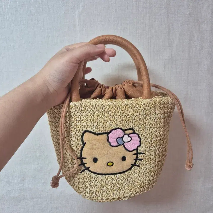 [SOLD OUT] 헬로키티 태닝키티 무크지 잡지 라탄백 카고백 가방