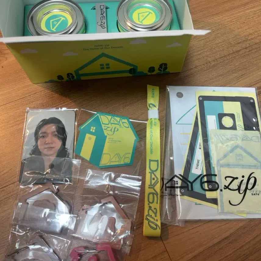 [BUNJANG] DAY6 DAY6.zip House Entry Kit &amp; Dennymals Carabiner Full Set / 데이식스 DAY6.zip 집 입장키트+ 데니멀즈 카라비너 풀세트