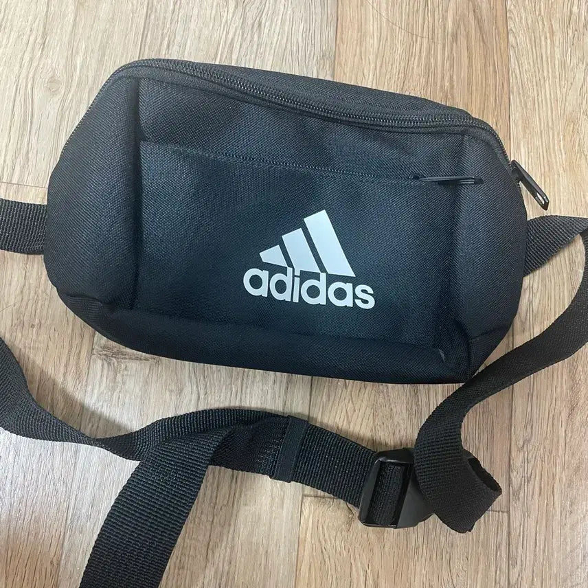 [BUNJANG] Unspecified Itabag + Hera Beach Bag + Adidas Hip Sack Bundle / 헤라 투명 비치백 ,아디다스 힙색 가방 일괄