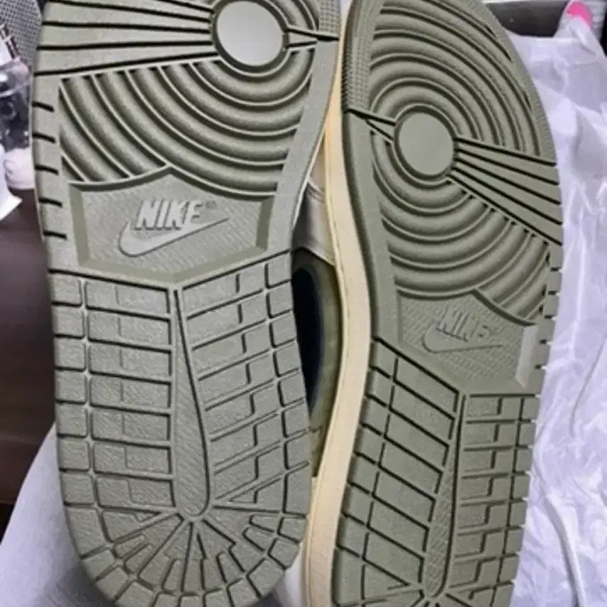 [BUNJANG] Nike Travis Scott Jordan 1 Retro Low OG SP Reverse Olive 280 / 조던1 x트래비스 스캇 레트로 로우 OG SP 리버스 올리브 280