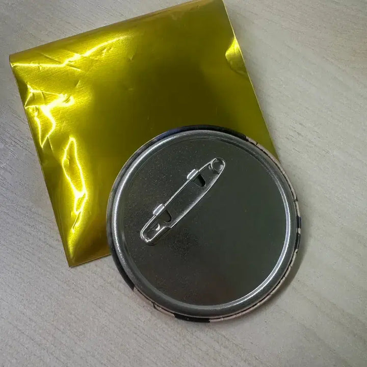 [BUNJANG] Chainsaw Man Beam Shark's Mind Pin Badge / 체인소맨 홍대ak팝업 캔뱃지 빔 상어의마인 뱃지