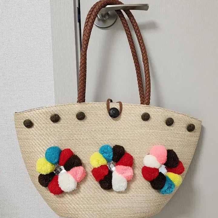 [BUNJANG] Pom-Pom Woven Rattan Bag / 사진 아주  잘 나오는 폼폼이 왕골라탄백 (아주 깨끗해요~/반값)