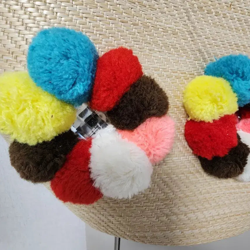 [BUNJANG] Pom-Pom Woven Rattan Bag / 사진 아주  잘 나오는 폼폼이 왕골라탄백 (아주 깨끗해요~/반값)